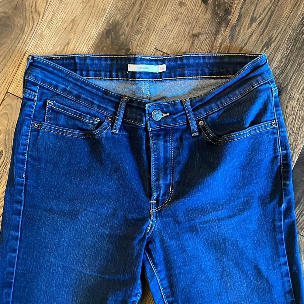 Levi's Women's Dark Blue 711 Skinny Jeans - Picture 10 of 16